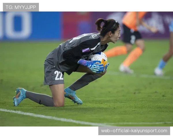 VAR长时间介入，判定水晶宫进球越位在先无效